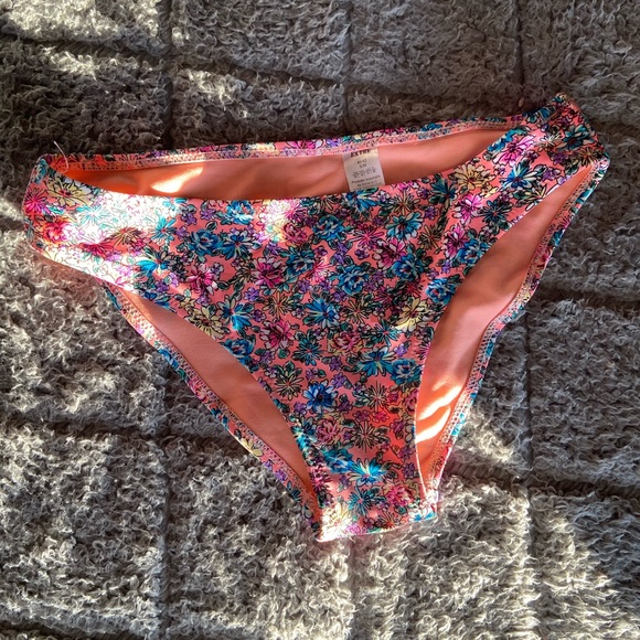 floral bikini bottom. - Picture 1 of 2